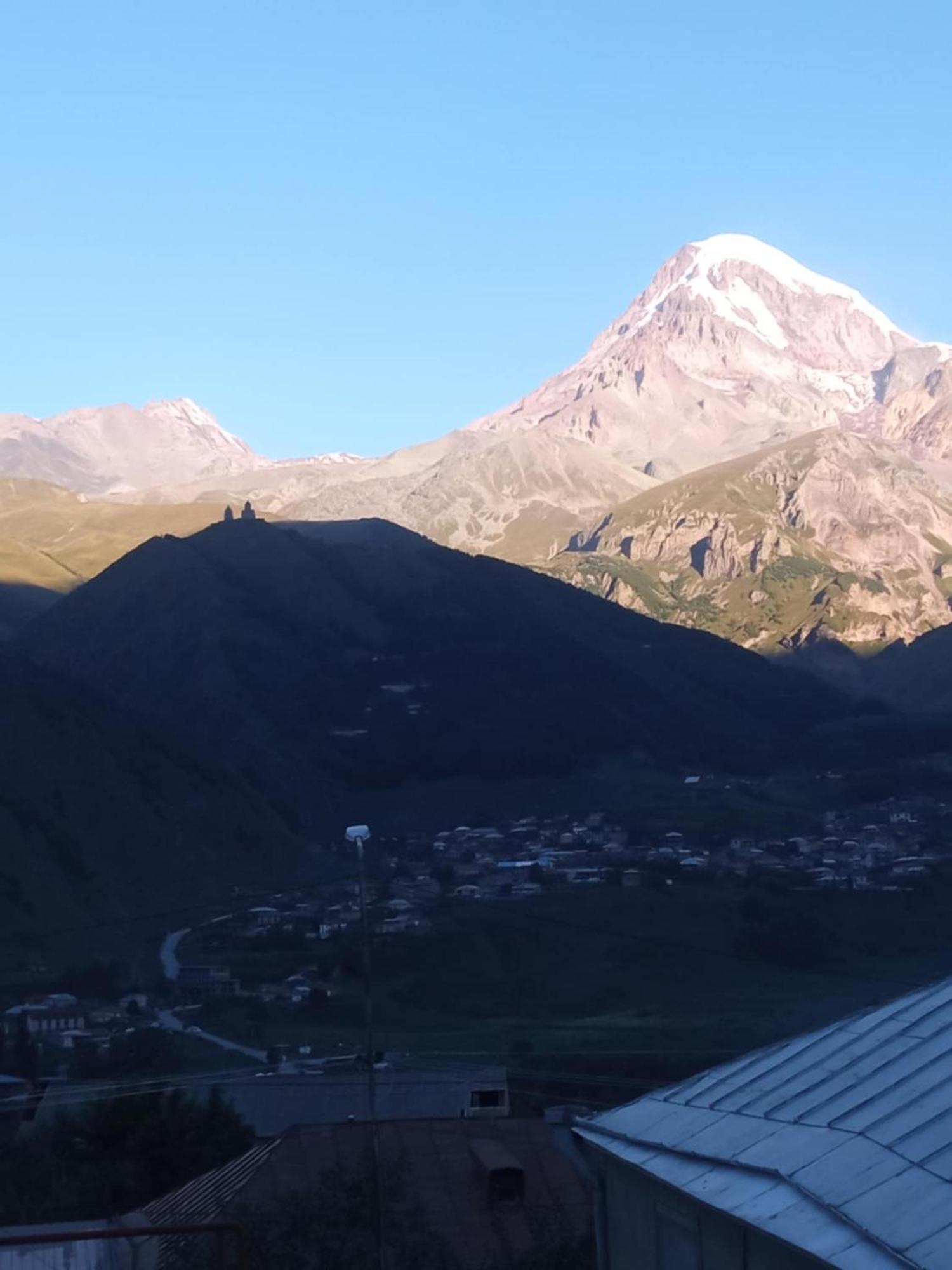 Guesthouse Relax In Kazbegi Luaran gambar