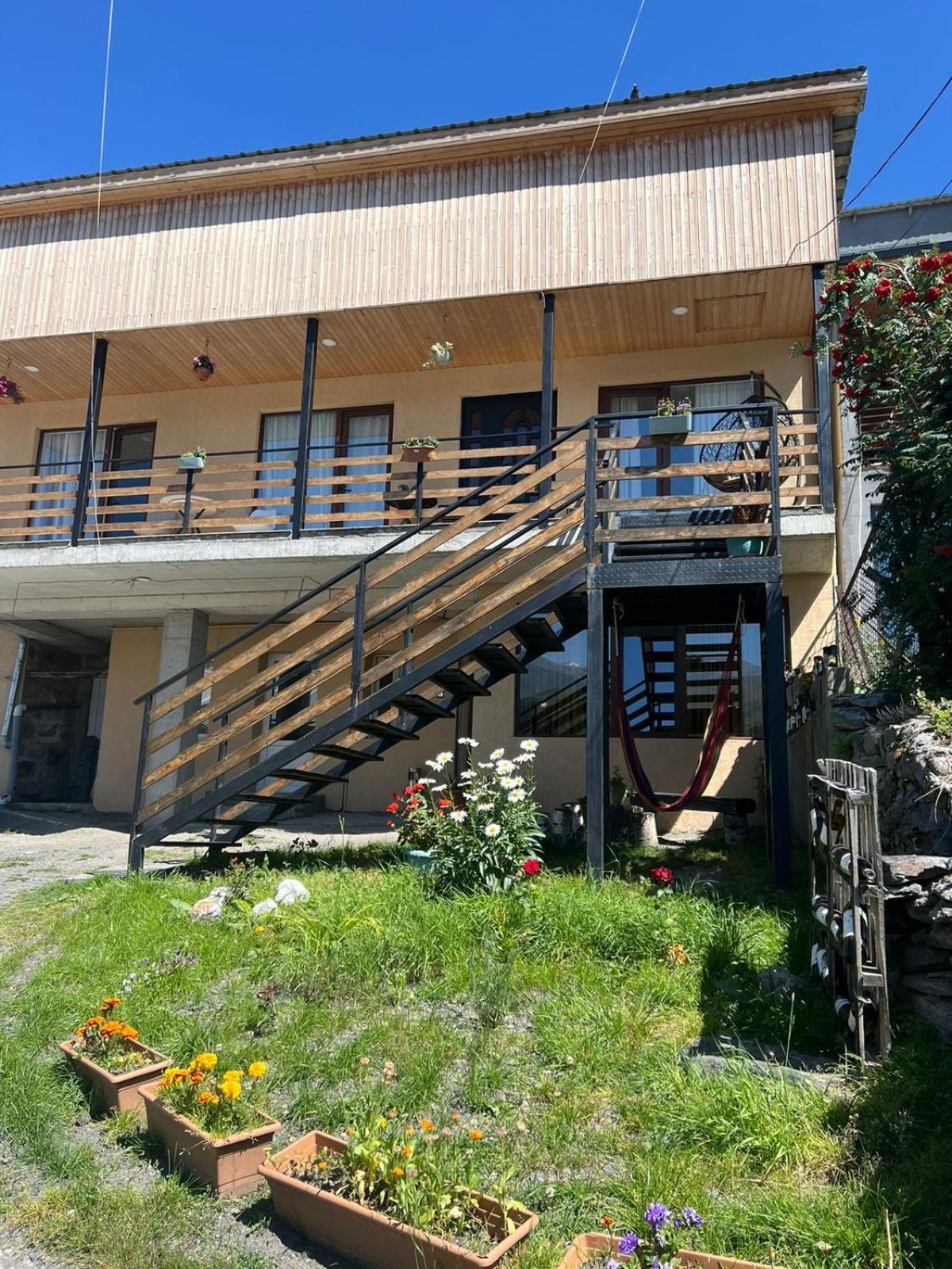 Guesthouse Relax In Kazbegi Luaran gambar